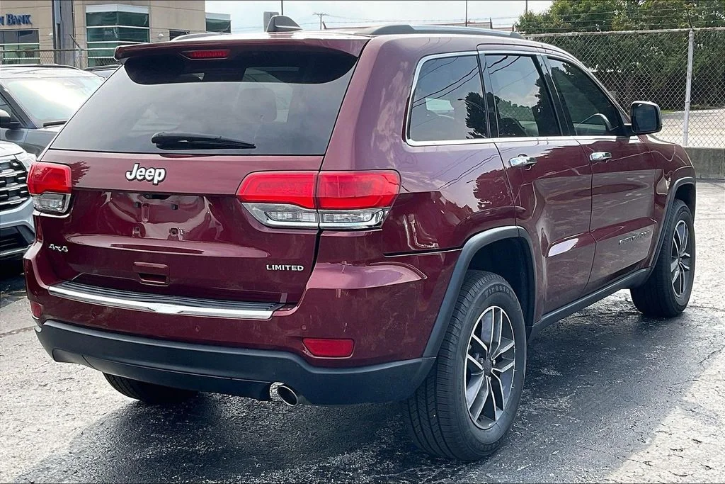 Used 2019 Red Jeep Limited image 12