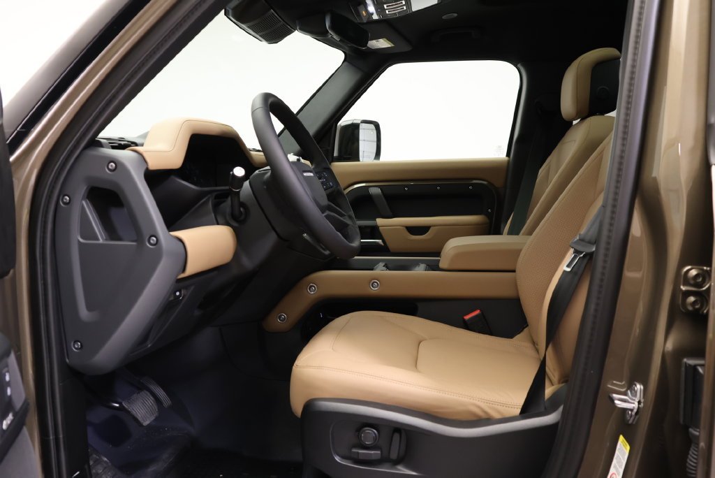 New 2026 Gondwana Stone Metallic Land Rover X-Dynamic SE image 30