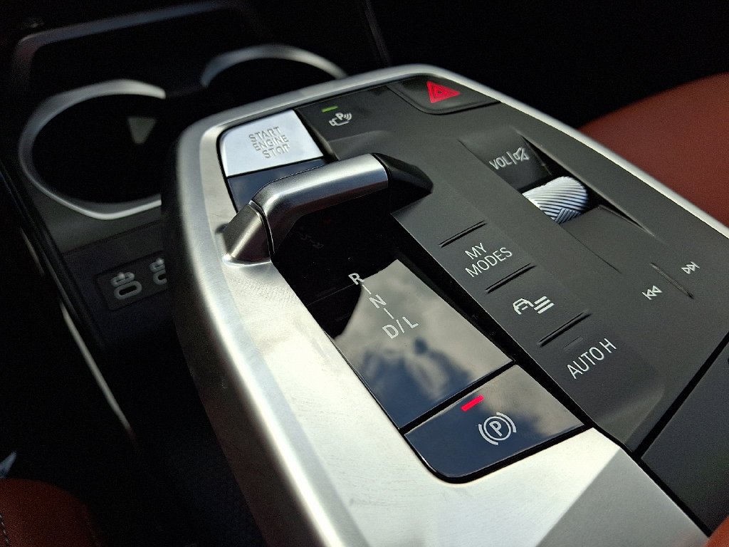 Used 2026 Black Sapphire Metallic BMW xDrive28i image 15