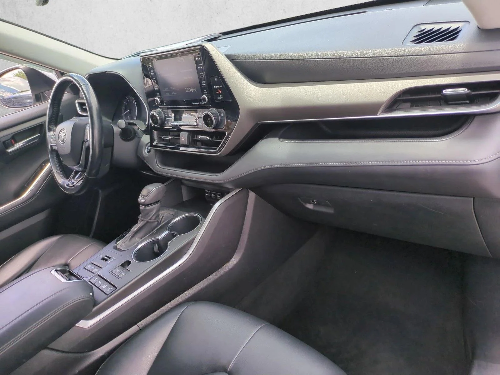 Used 2020 Celestial Silver Metallic Toyota XLE image 22
