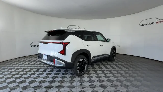New 2027 White Kia S image 8