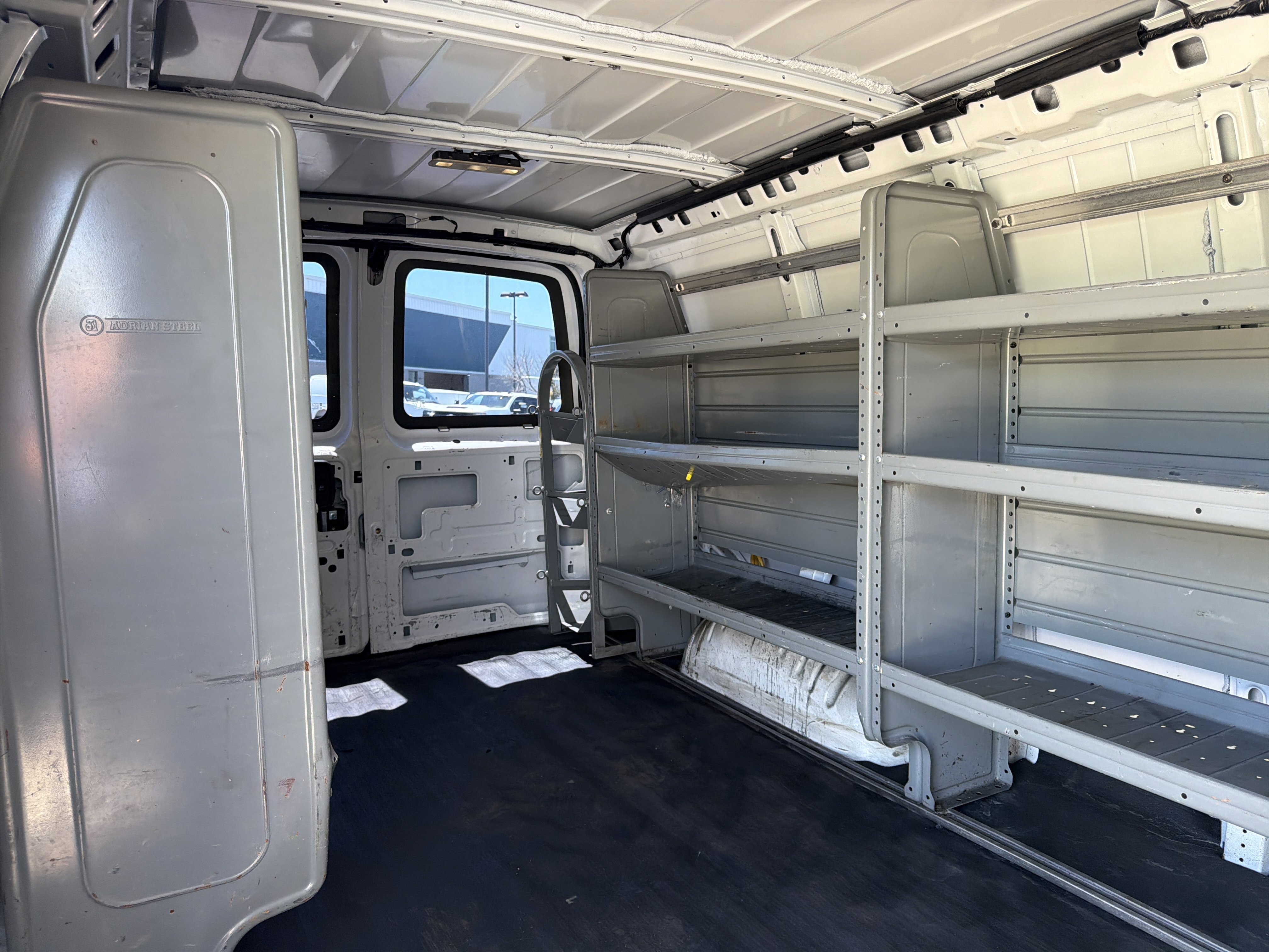 Used 2018 Summit White Chevrolet  image 25