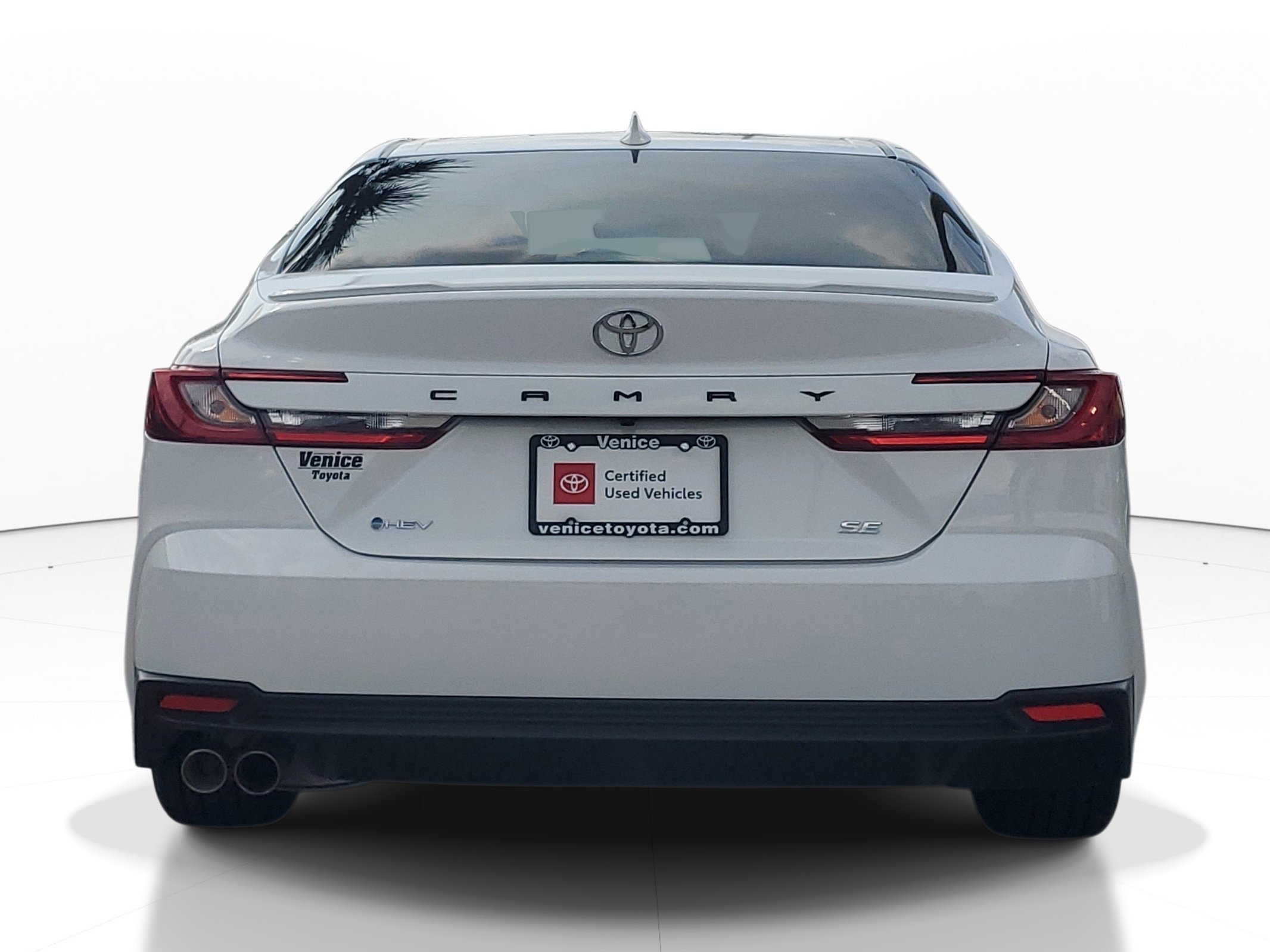 Used 2025 Ice Cap Toyota SE image 4