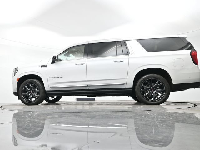 Used 2023 WHITE FROST TRICOAT GMC Denali image 12