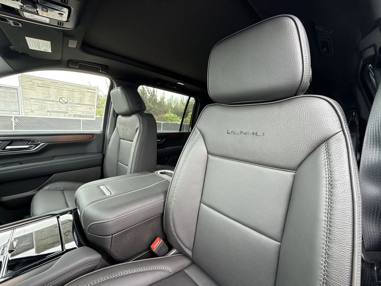 2026 GMC Yukon XL Denali - Photo 14