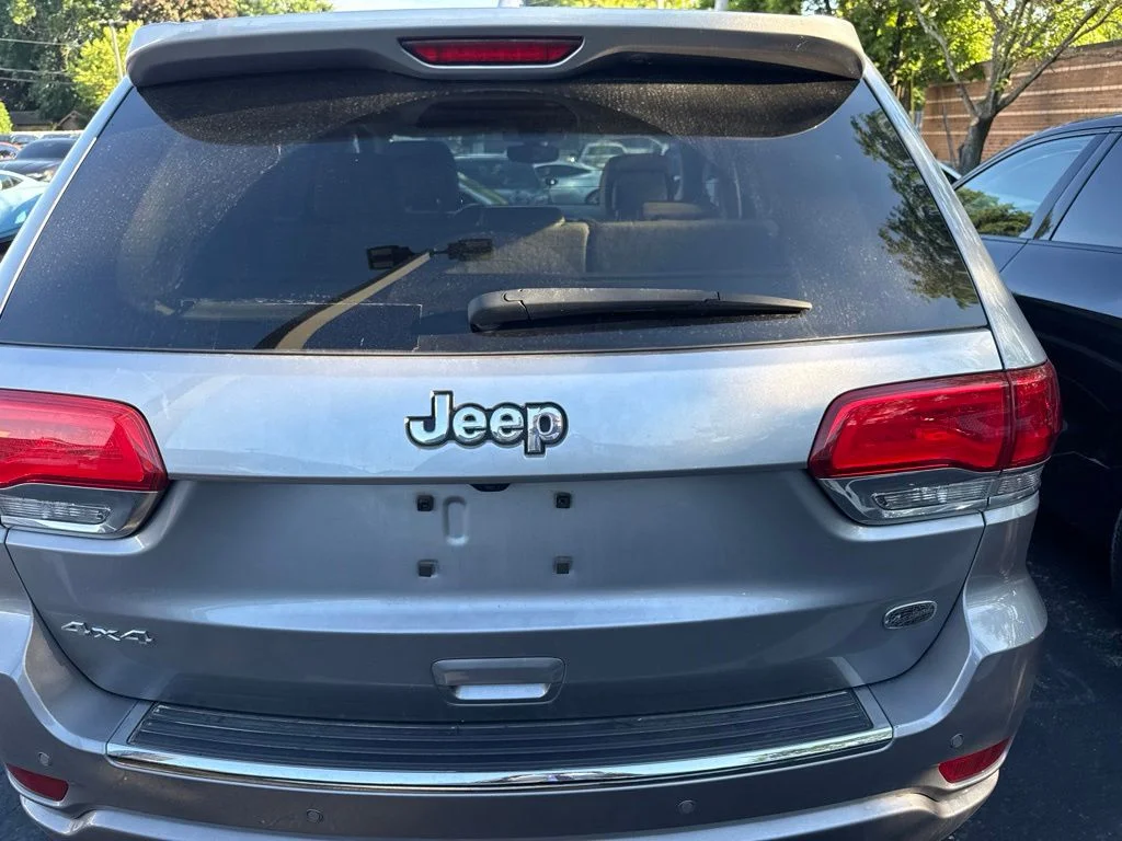 Used 2019 Billet Silver Metallic Jeep Overland image 4
