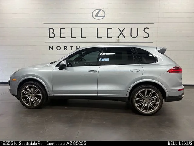 Used 2018  Porsche Base image 8