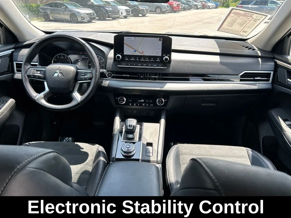 Used 2024 Silver Mitsubishi SE image 10