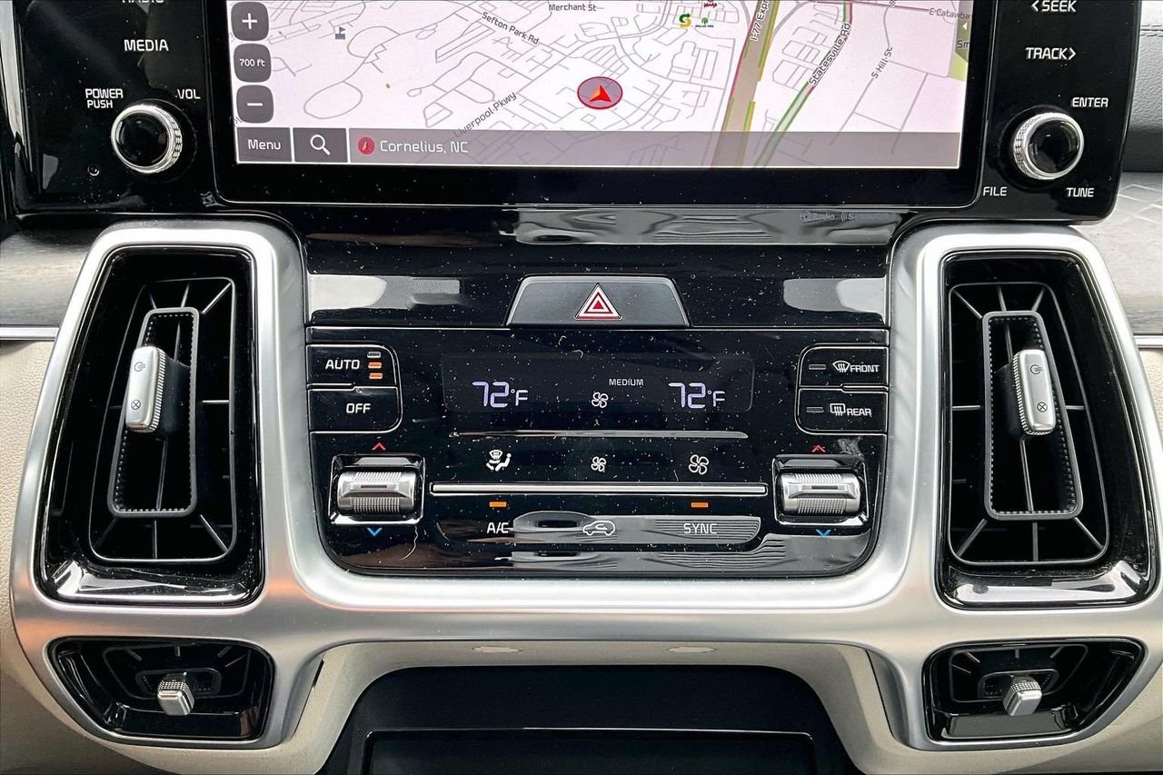 Used 2022 White Kia SX image 18