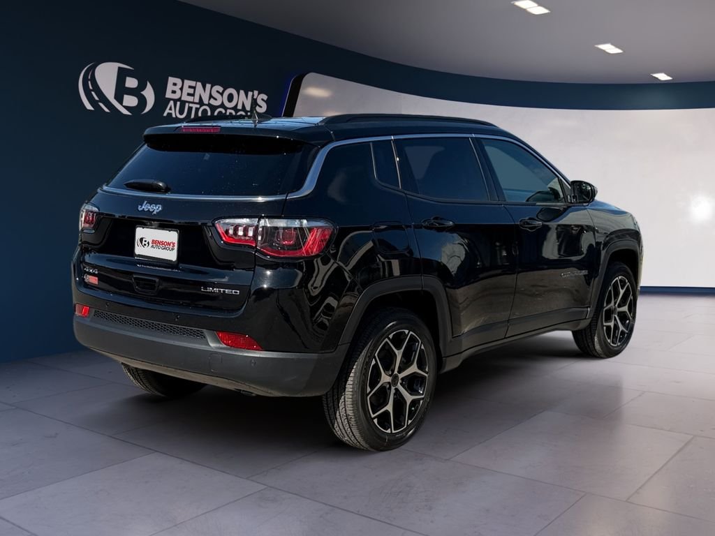 New 2026 Diamond Black Crystal Pearl-Coat Exterior Paint Jeep Limited image 5