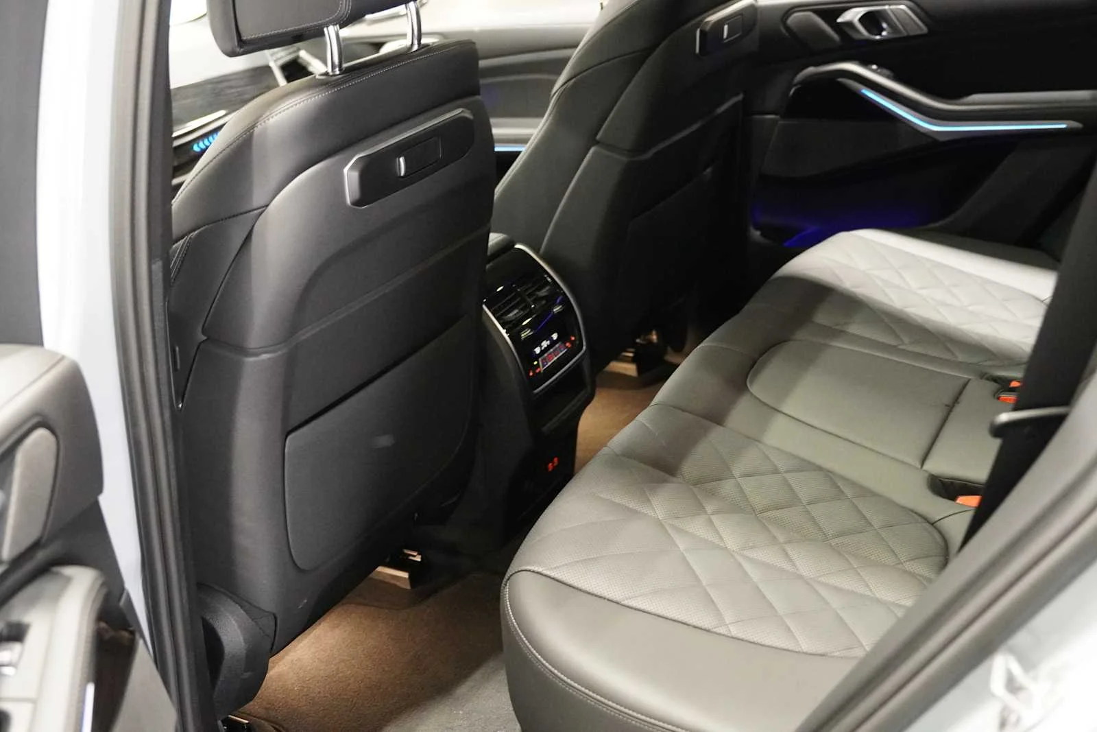 Used 2026 Brooklyn Grey Metallic BMW xDrive40i image 23