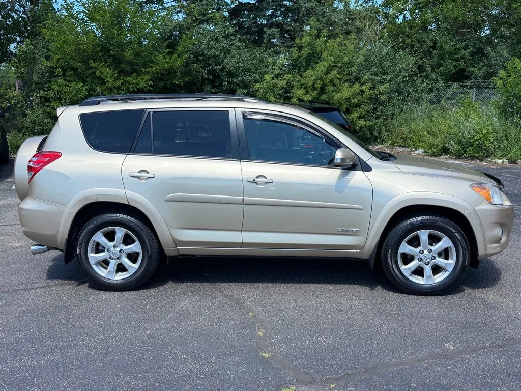 Used 2009  Toyota Limited image 9