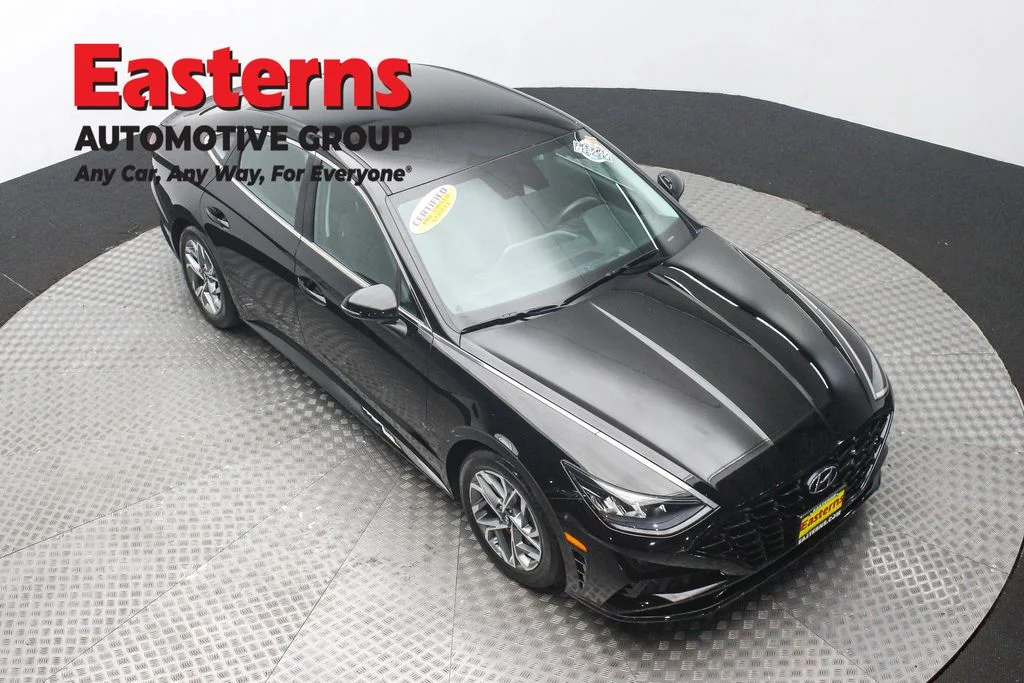 Used 2023 Black Hyundai SEL image 3