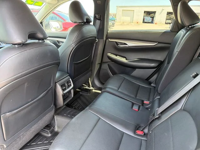 Used 2023 White INFINITI LUXE image 22