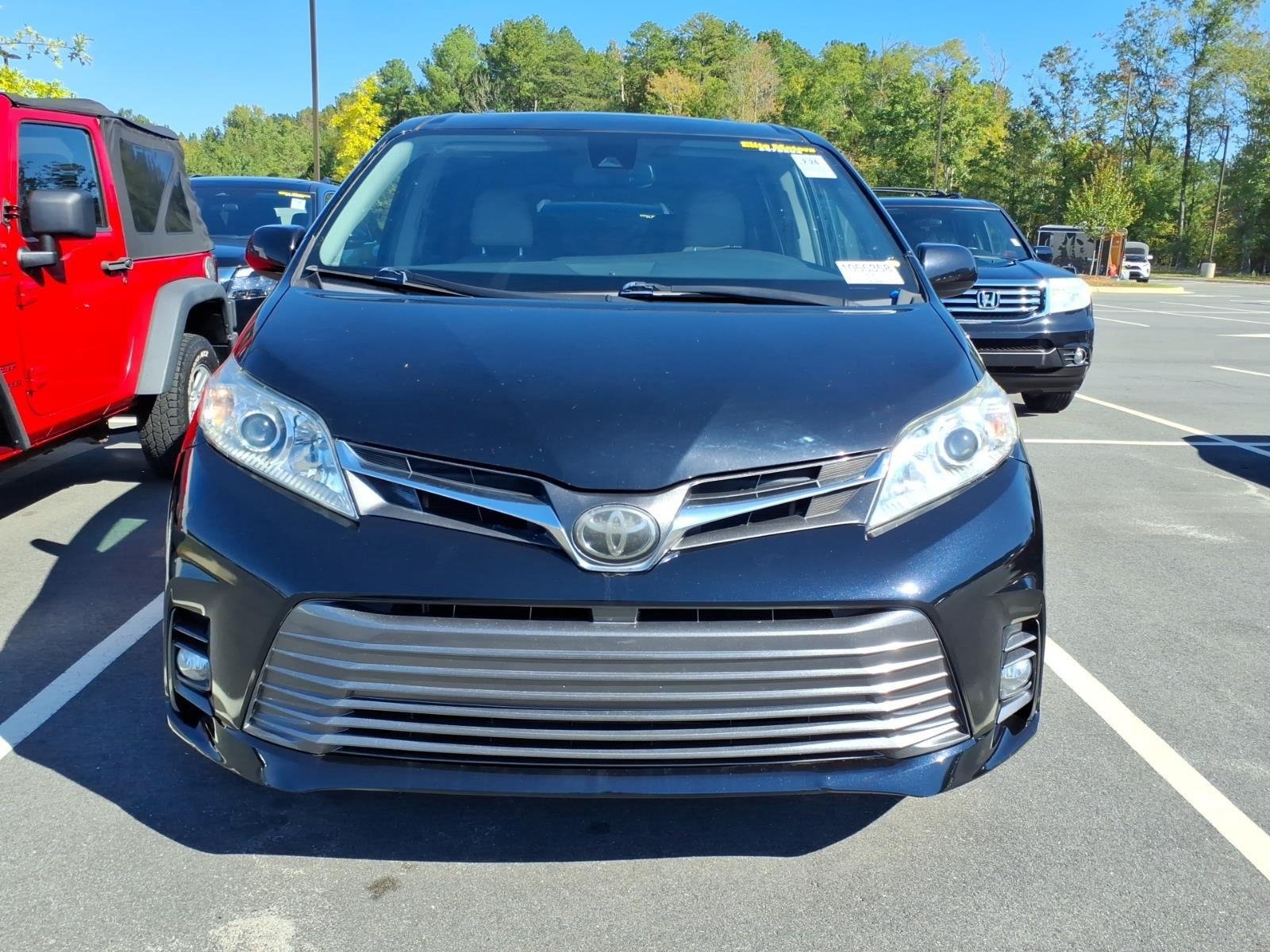 Used 2019 Midnight Black Metallic Toyota XLE image 4