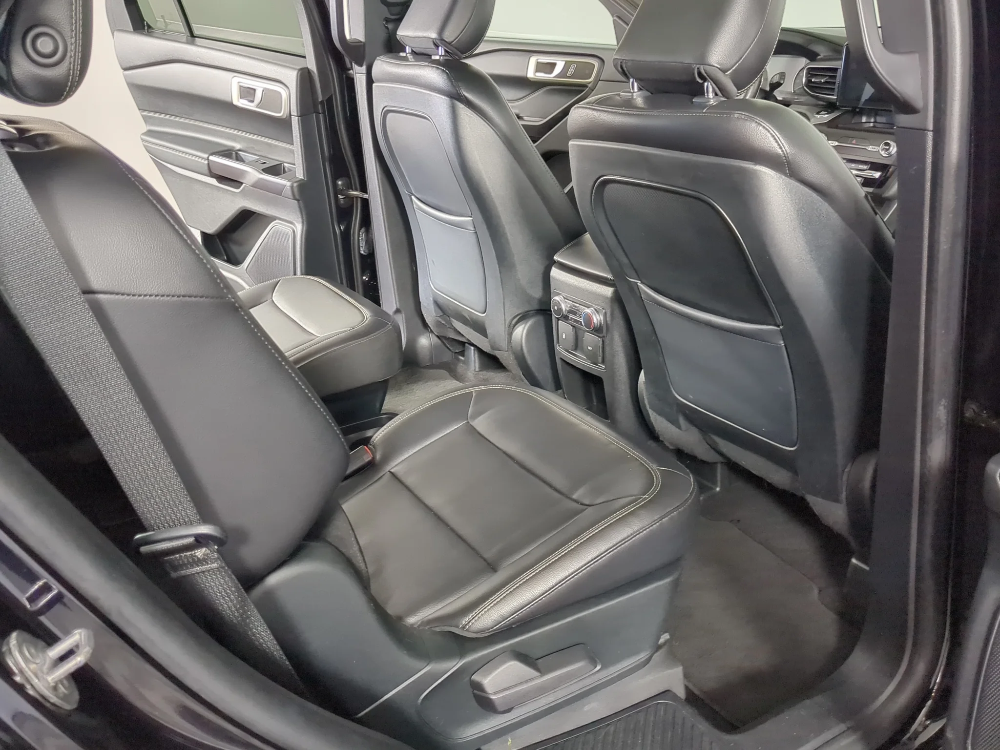 Used 2020 Agate Black Metallic Ford XLT image 23
