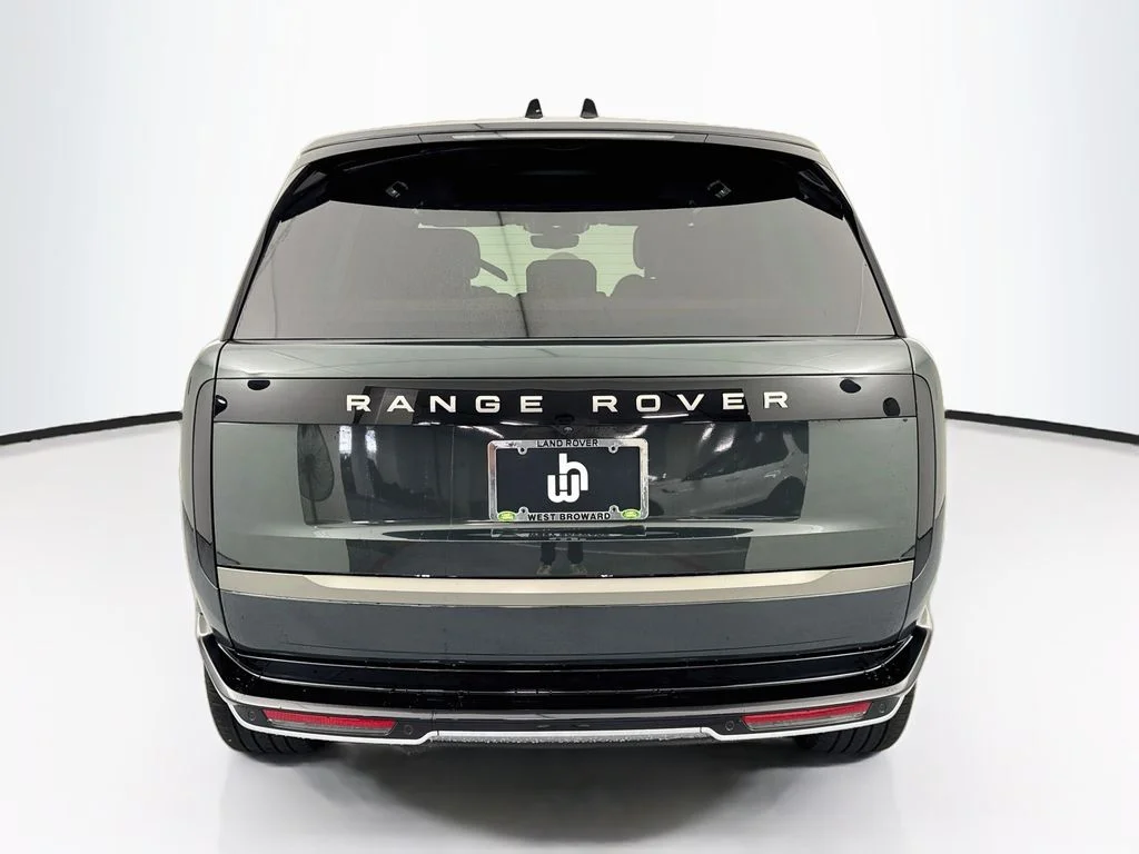 New 2027 Belgravia Green Land Rover SE image 6