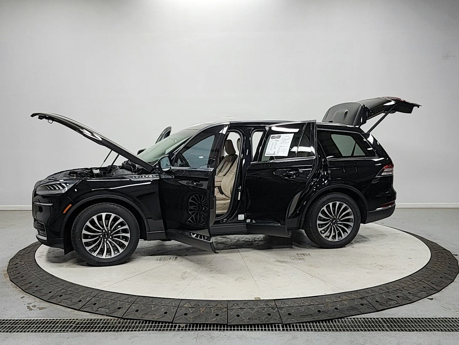 Used 2023 Black Metallic Lincoln Reserve image 12