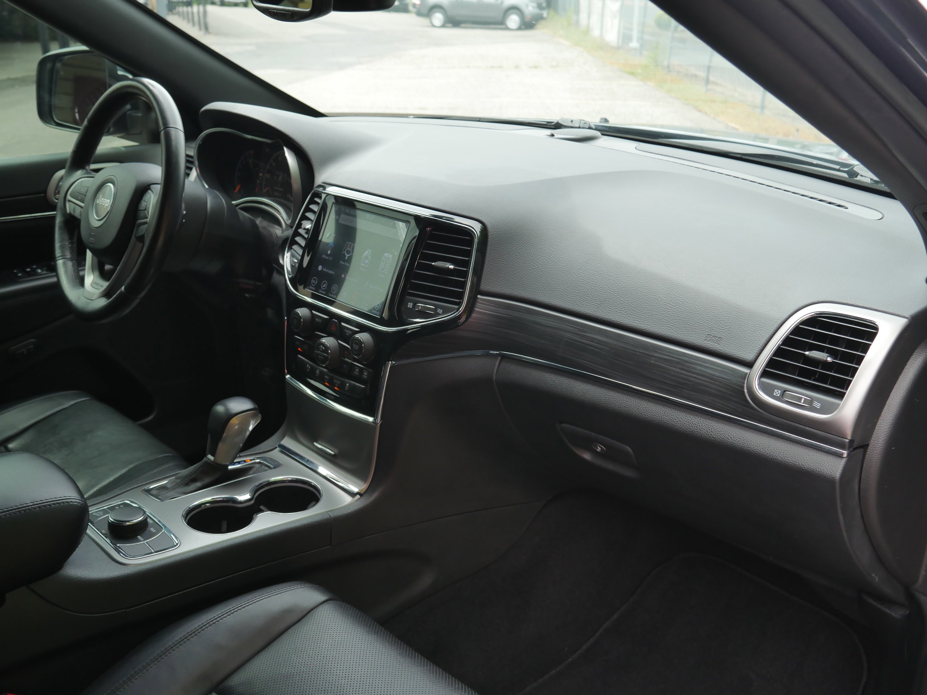Used 2020 Slate Blue Pearlcoat Jeep Limited image 28