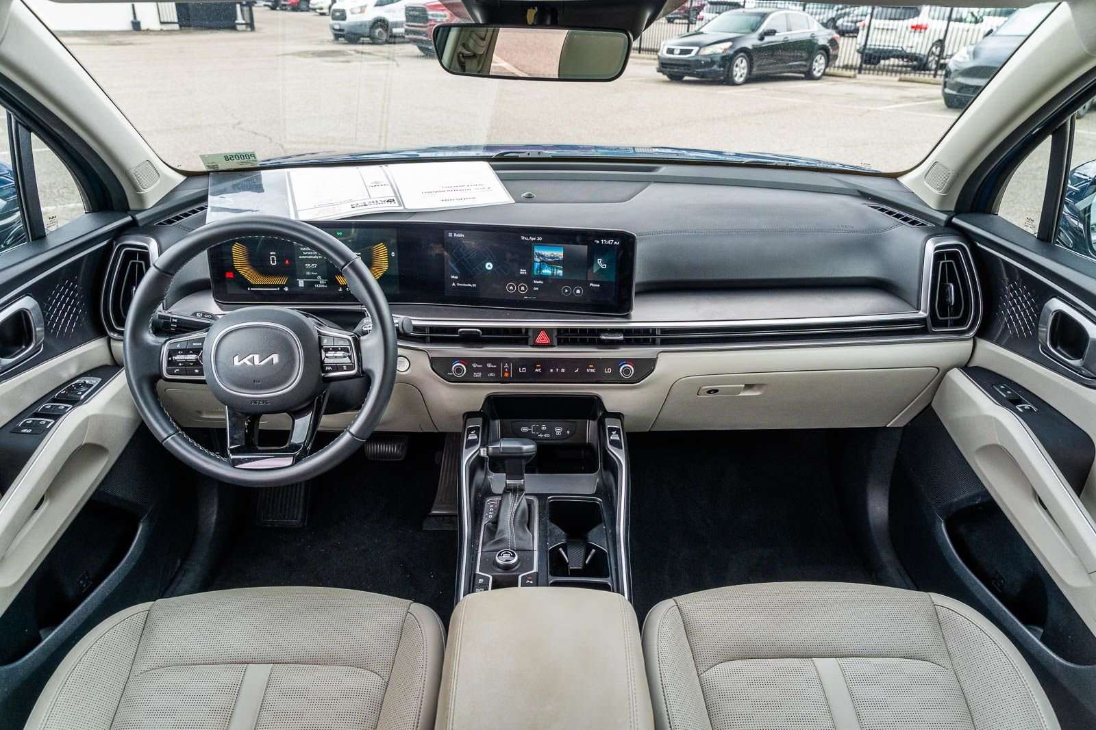 2025 Kia Sorento S - Photo 24