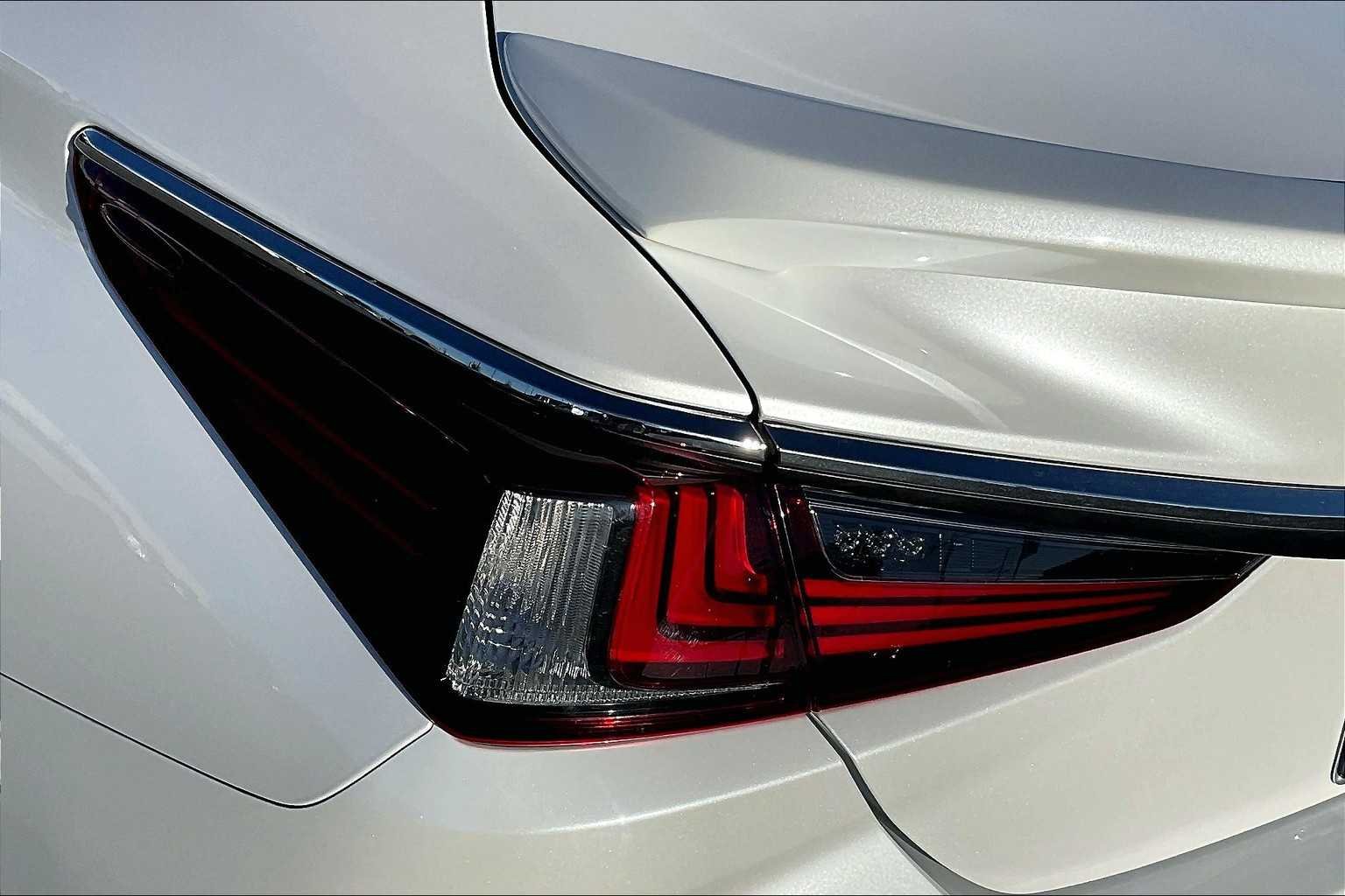 Used 2024 Eminent White Pearl Lexus Luxury image 28