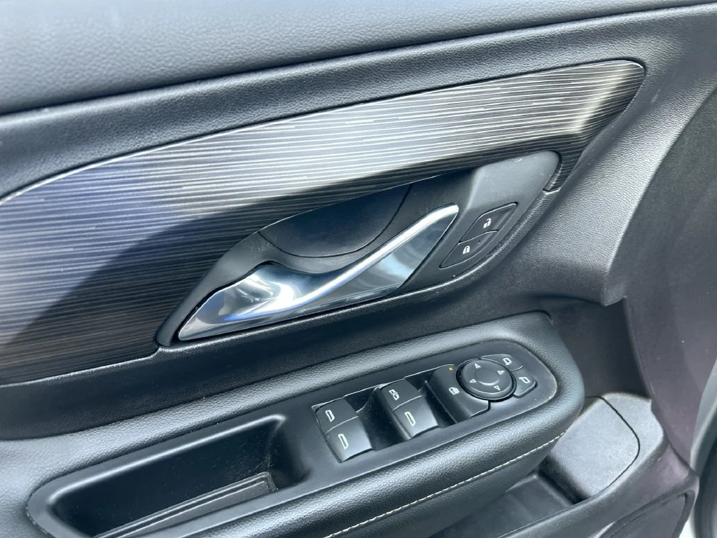 Used 2024 Sterling Metallic GMC SLE image 24