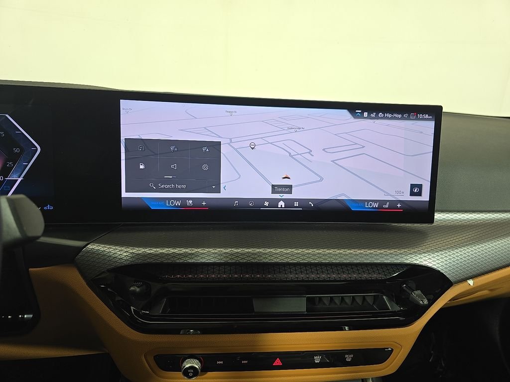 2025 BMW 3 Series 330i - Photo 18