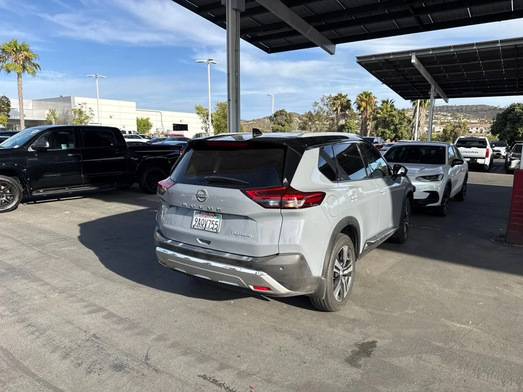 Used 2022 Gray Nissan Platinum image 3