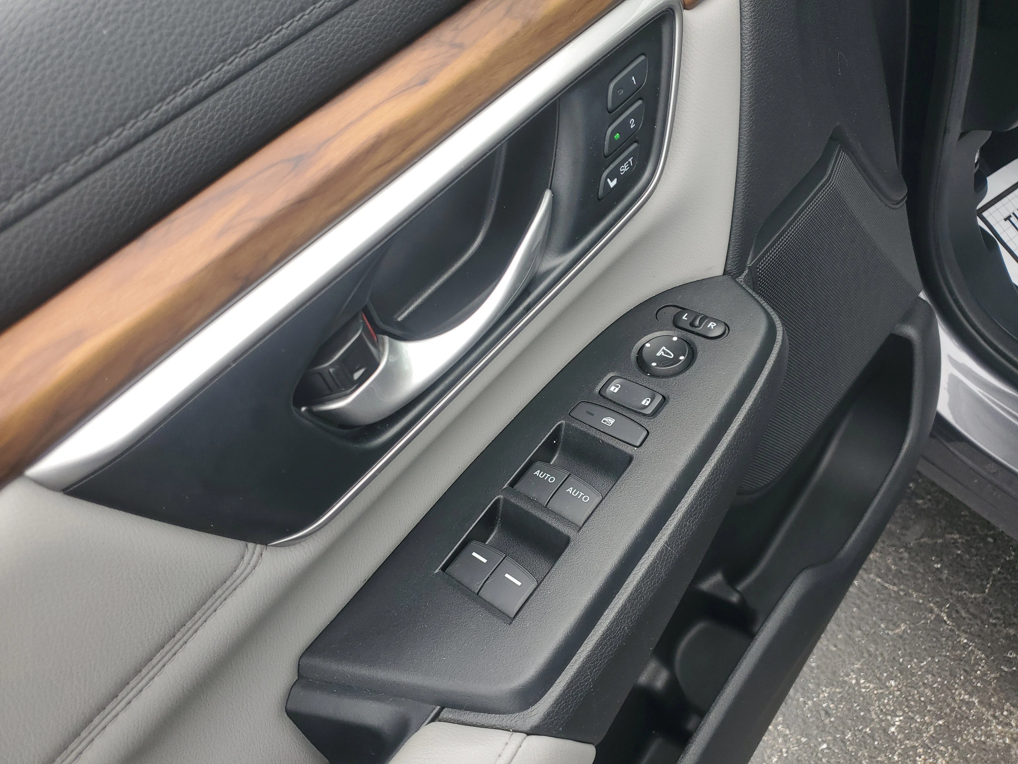 Used 2019 Gunmetal Metallic Honda Touring image 25