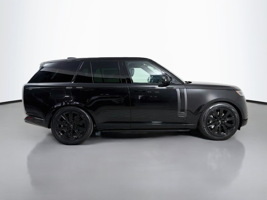 New 2027 Santorini Black Land Rover SE image 4