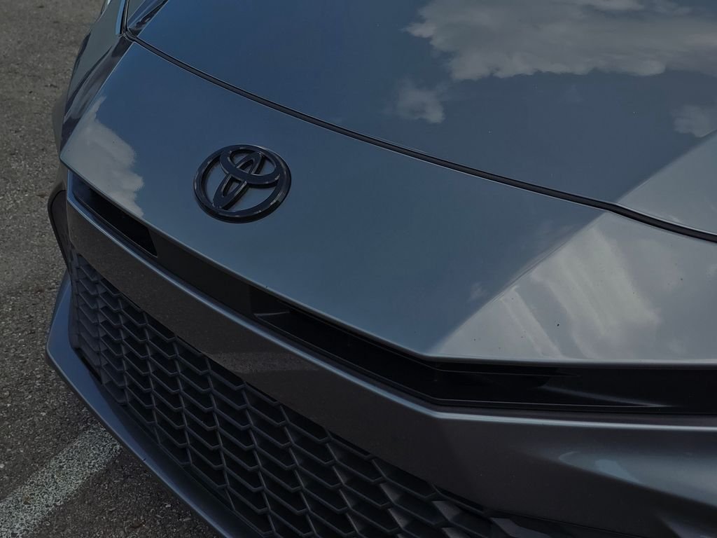 Used 2025  Toyota SE image 13