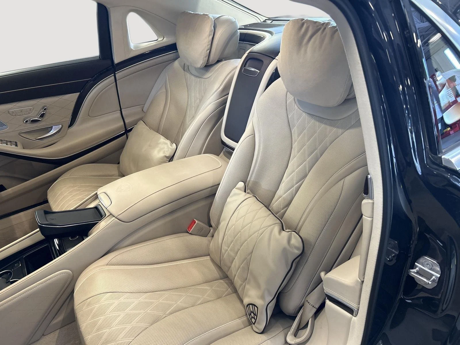 Used 2019 Anthracite Blue Metallic Mercedes-Benz Maybach S 560 image 29