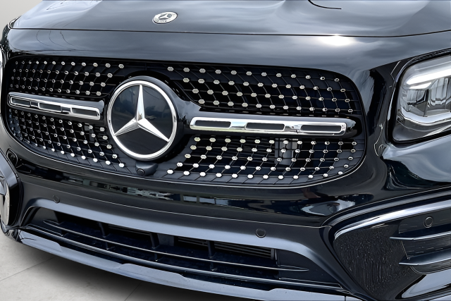 Used 2024 Black Mercedes-Benz GLB 250 image 33