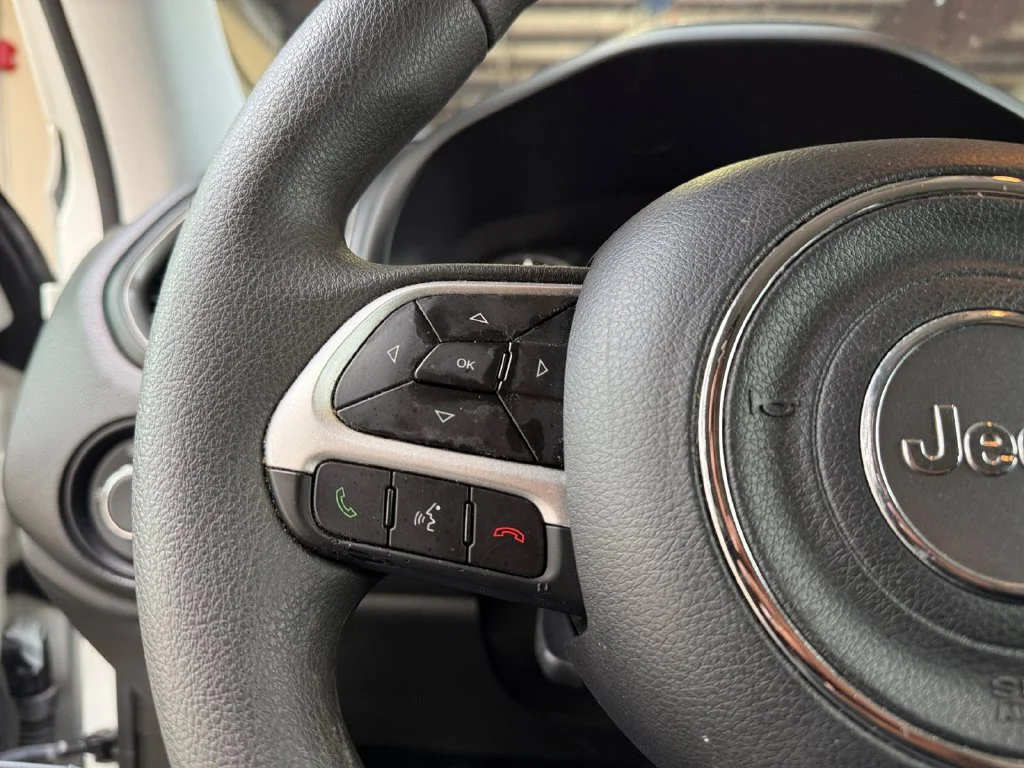 Used 2023 White Jeep Latitude image 24