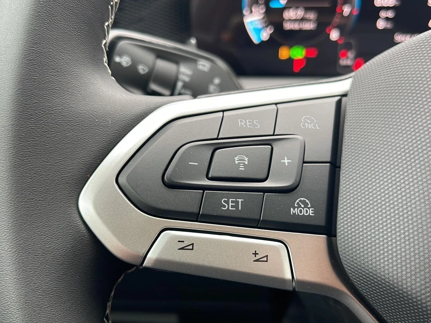 New 2026 Platinum Gray Metallic Volkswagen SE image 22