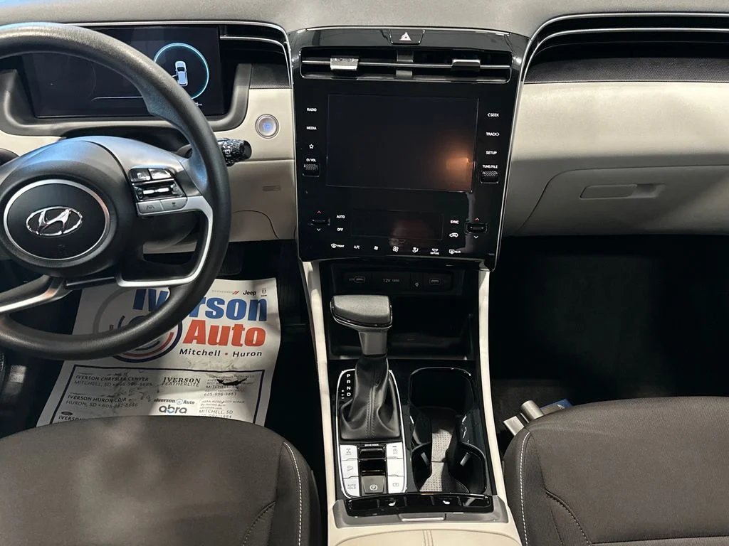 Used 2024 White Hyundai SEL image 34