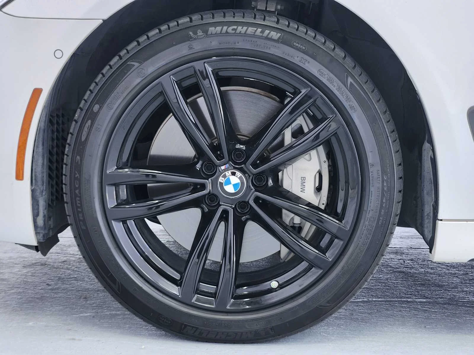 Used 2018 MINERAL WHITE BMW 750i image 10