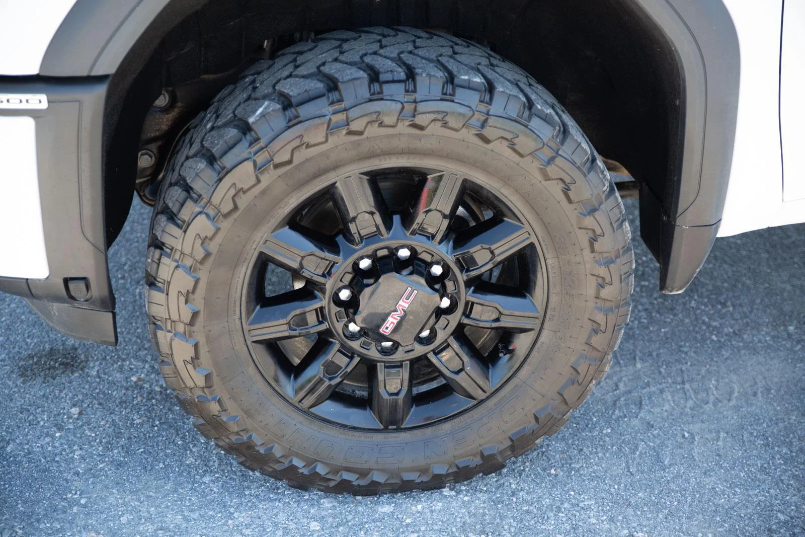 Used 2025 Summit White GMC AT4 image 10