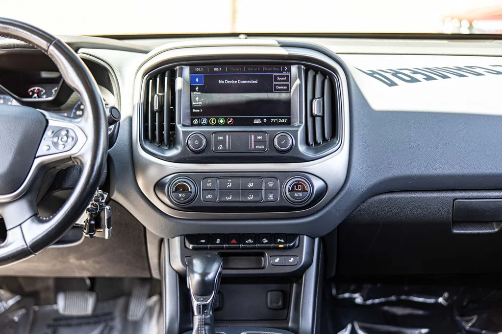 Used 2022 White Chevrolet Z71 image 34