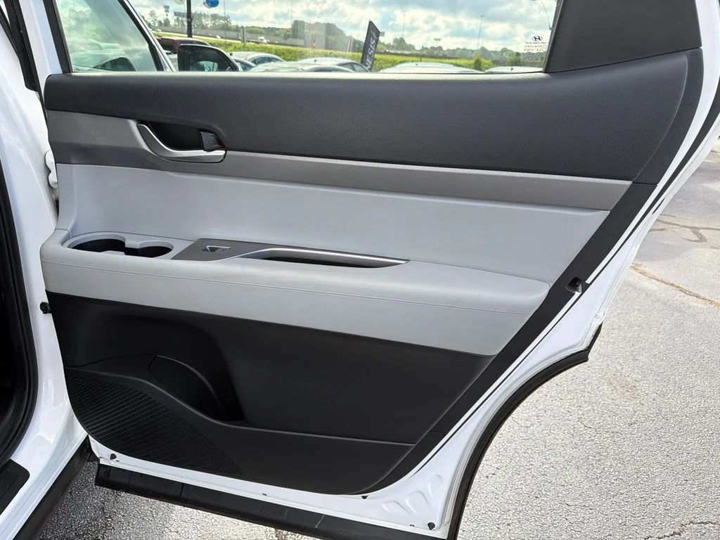 Used 2022 White Hyundai SEL image 16