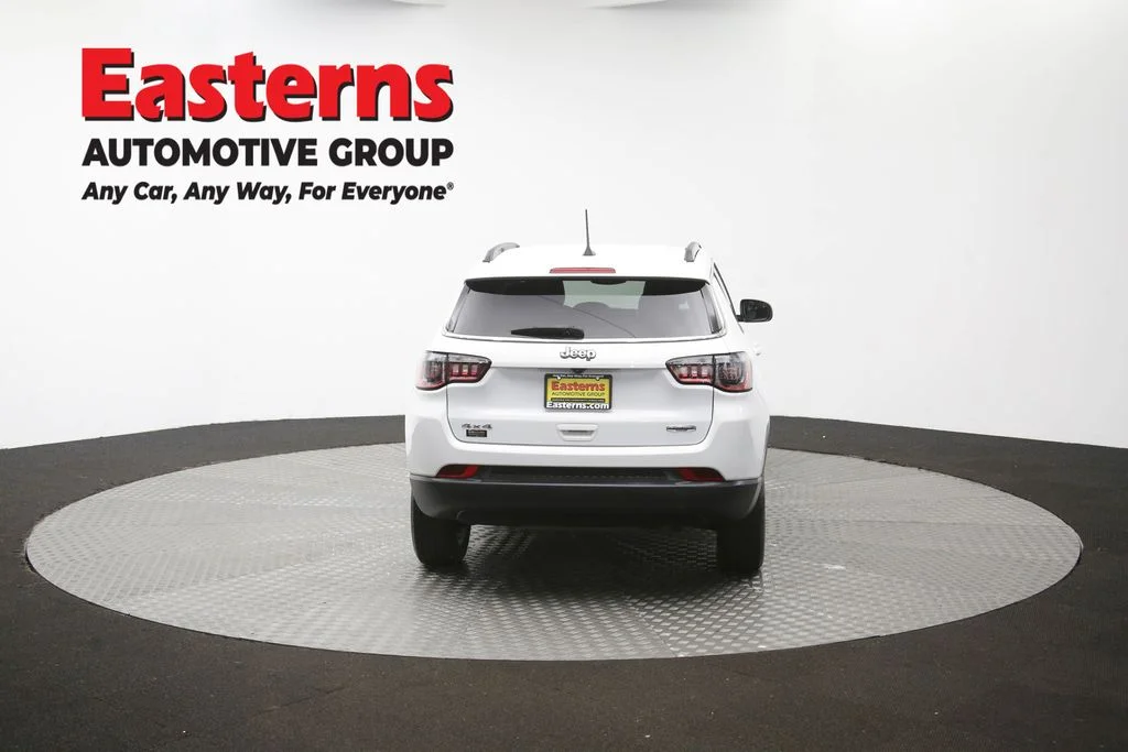 Used 2022 White Jeep Latitude image 37