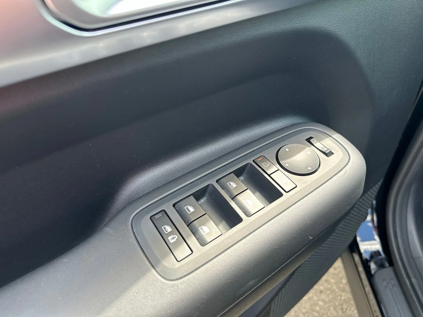 Used 2025 Black Hyundai SE image 15