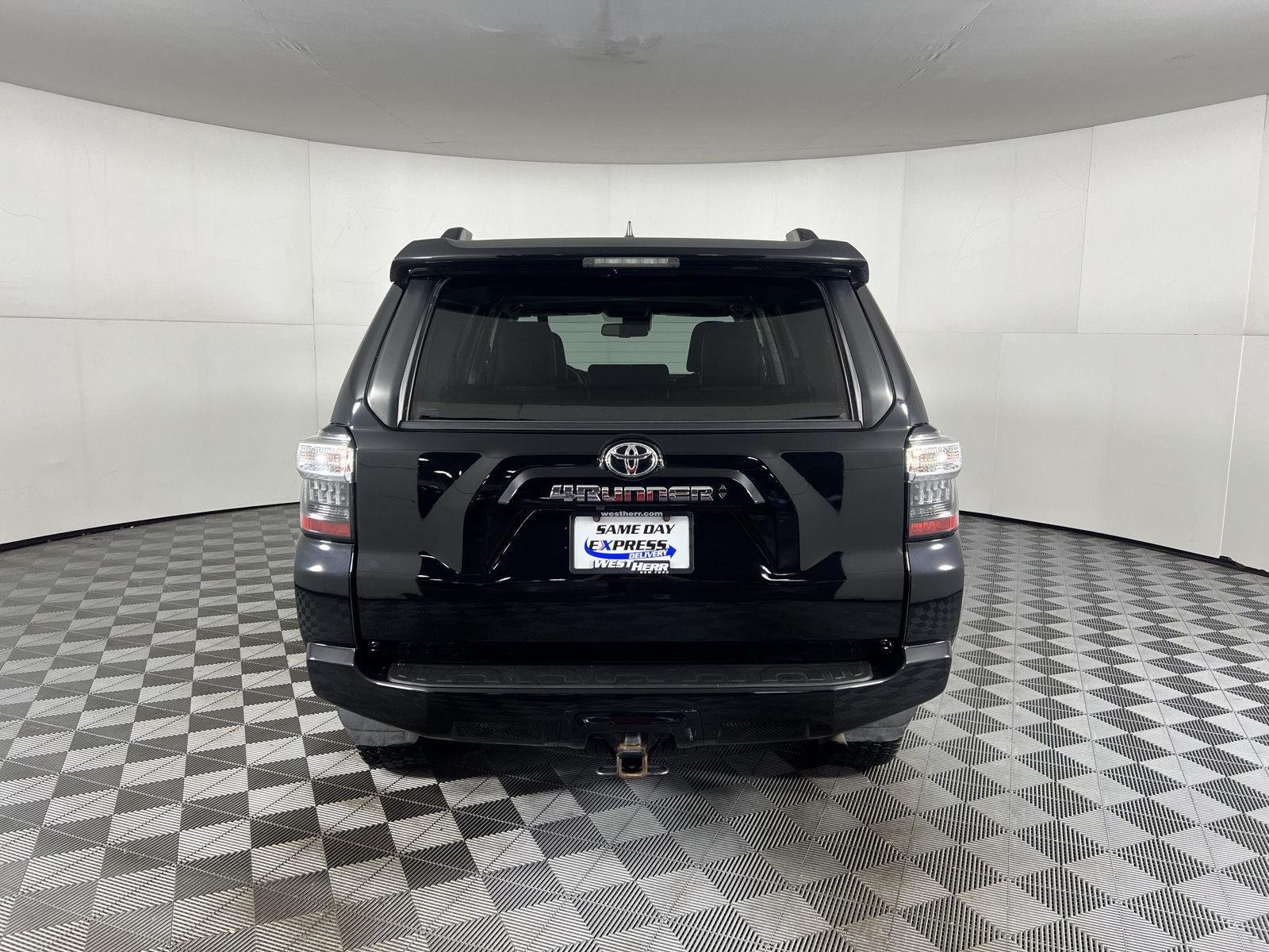 Used 2022 Midnight Black Metallic Toyota SR5 Premium image 10