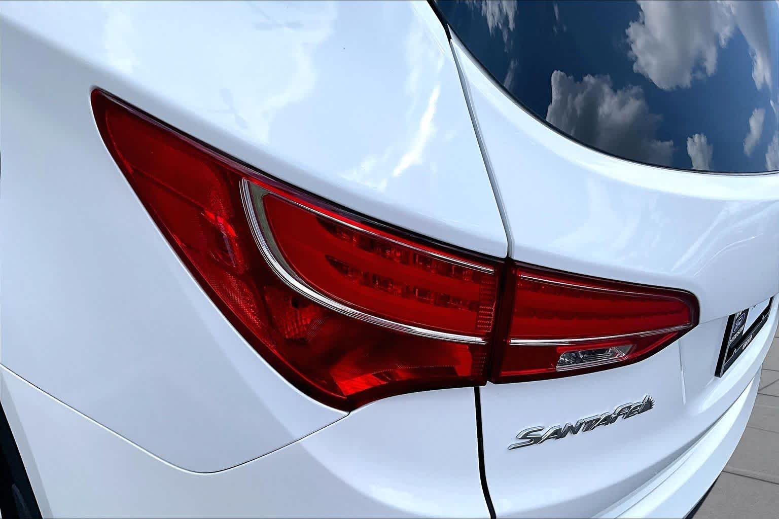 Used 2014 Frost White Pearl Hyundai  image 27