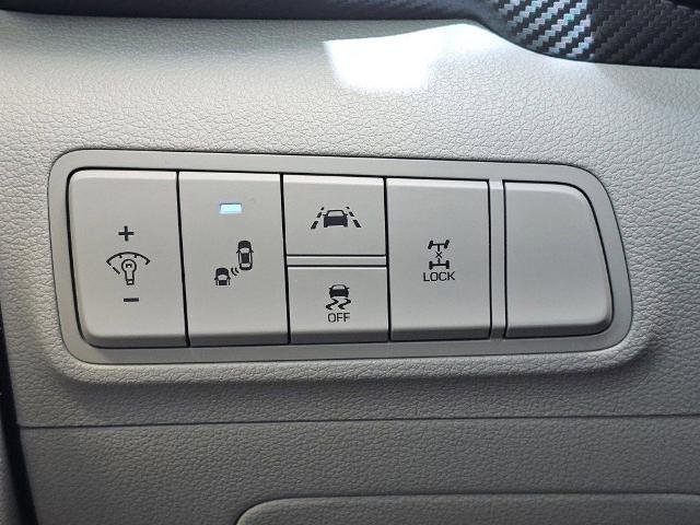Used 2021 White Cream Hyundai  image 10
