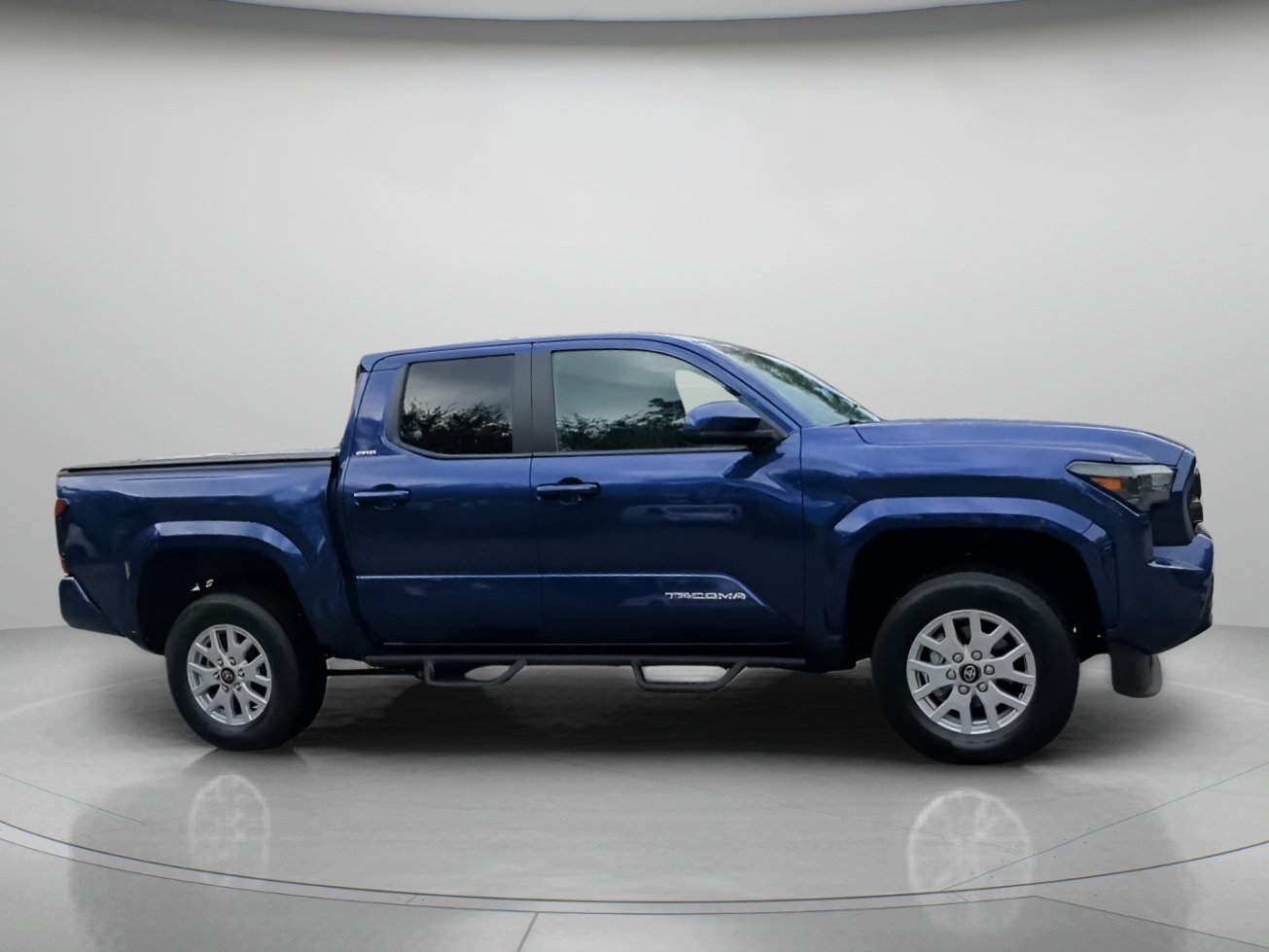 Used 2025 Blue Crush Metallic Toyota SR5 Crew Cab Pickup image 32