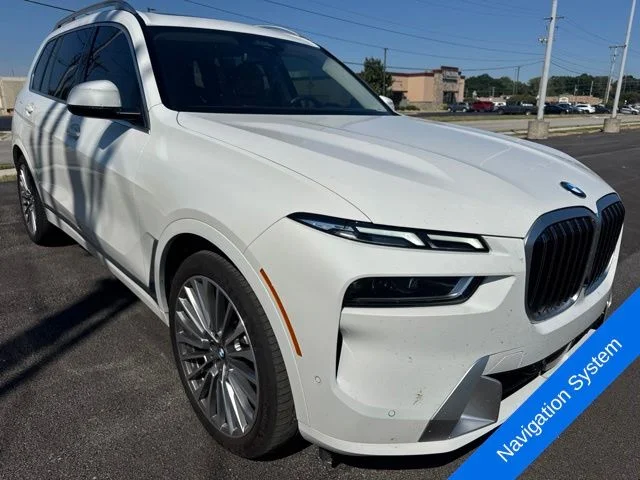 Used 2025 Alpine White BMW xDrive40i image 3
