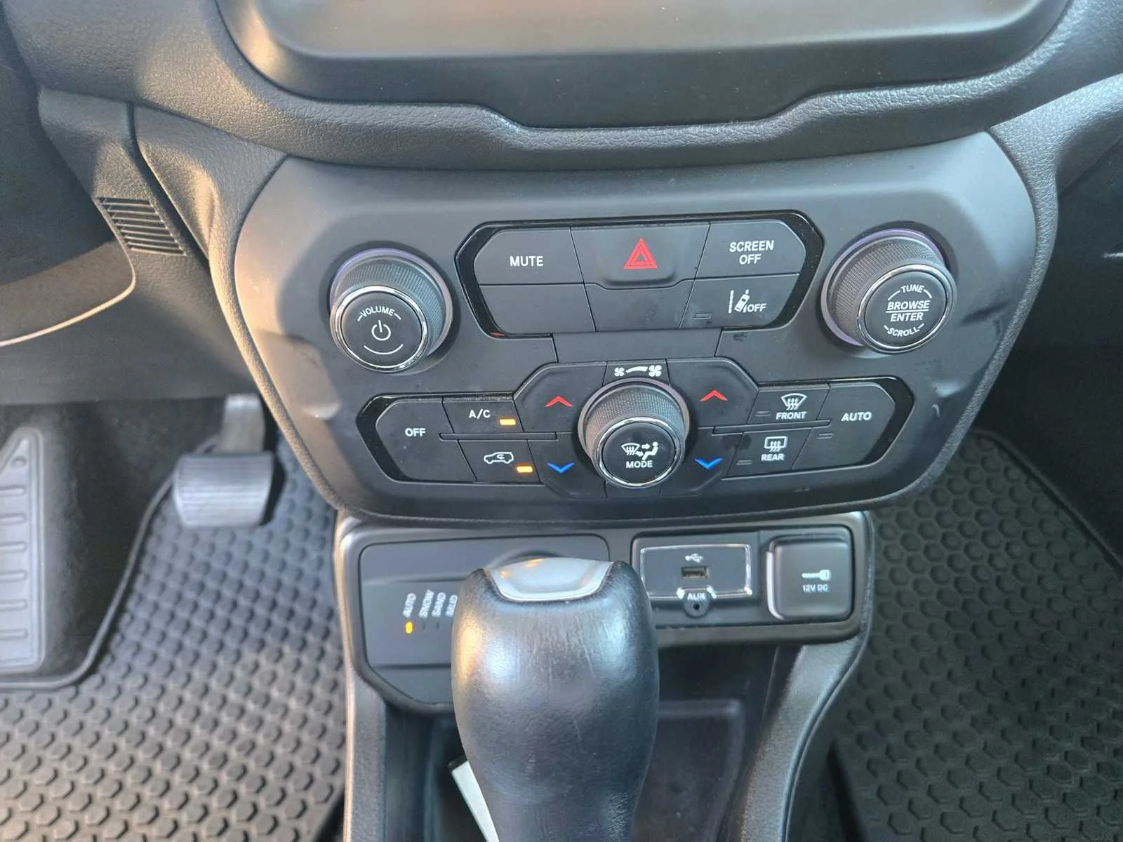 Used 2023  Jeep Trailhawk image 17