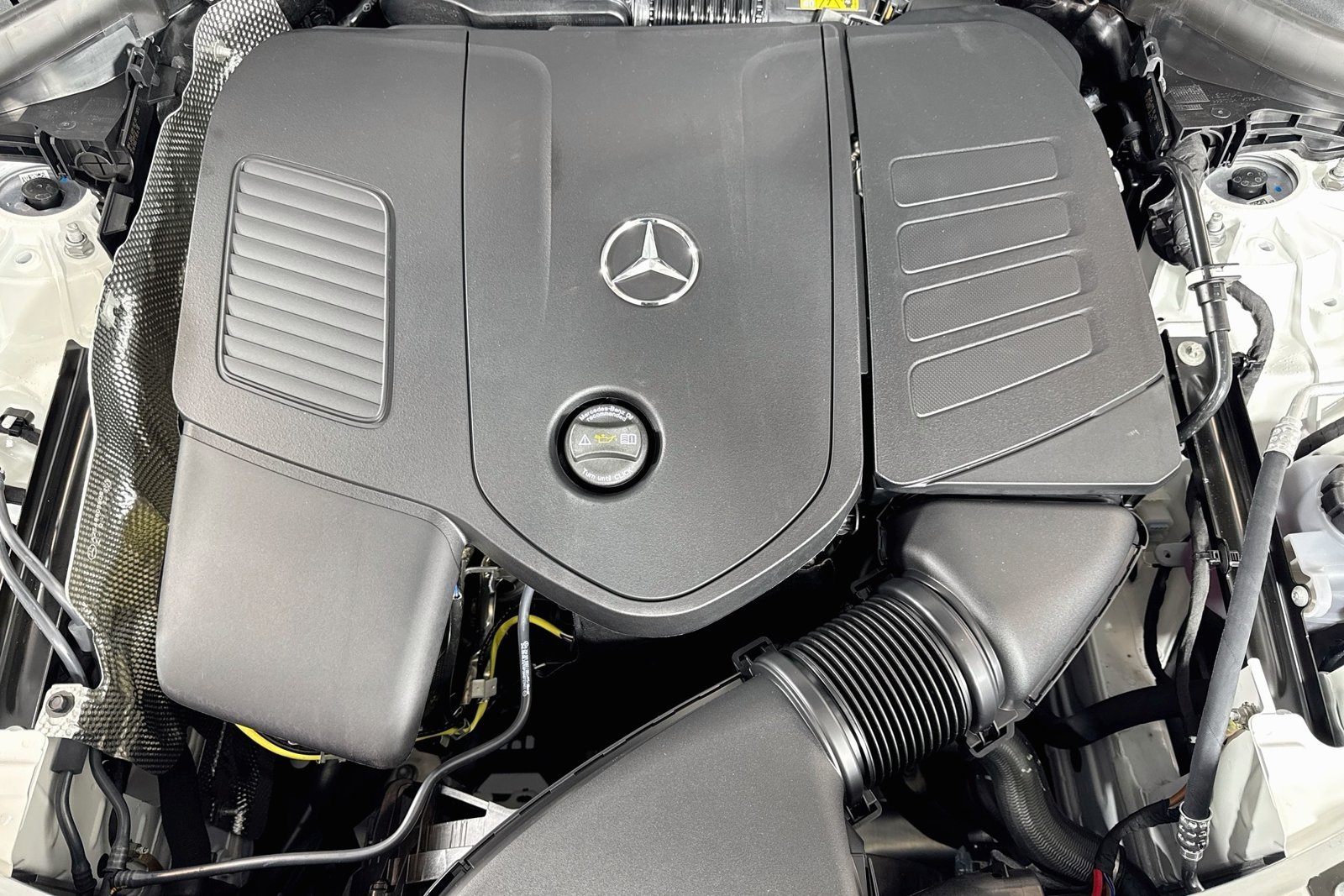 New 2026 Polar White Mercedes-Benz GLC 300 image 28