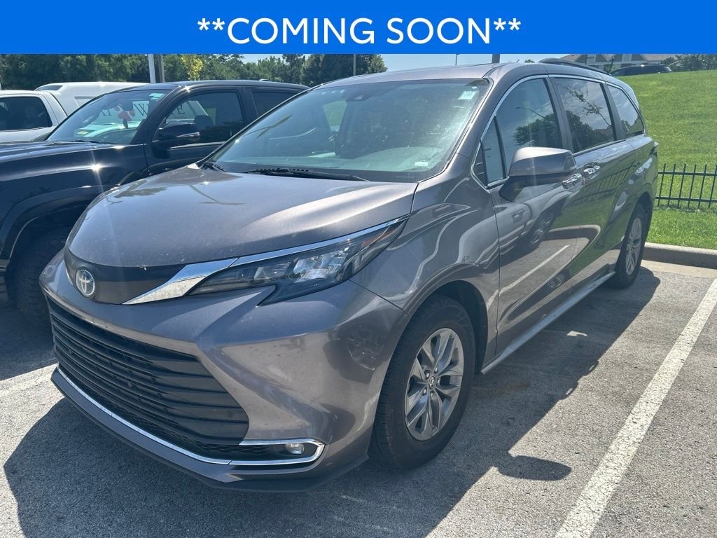 2024 Toyota Sienna XLE 7-Passenger Hybrid FWD's photo